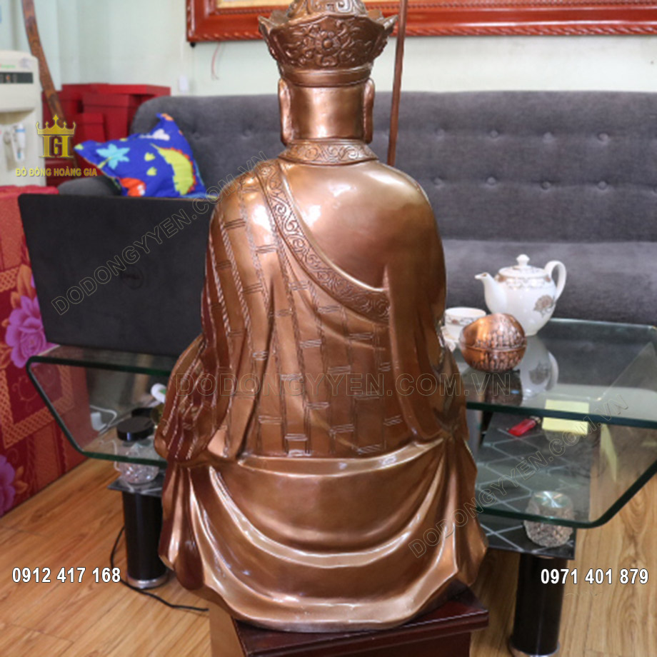Sản phẩm c&oacute; tỷ lệ về h&igrave;nh khối chuẩn, m&agrave;u sắc, hoa văn h&agrave;i h&ograve;a gi&uacute;p tạo l&ecirc;n một vị Đường Tăng hiền h&acirc;u, từ bi m&agrave; v&ocirc; c&ugrave;ng uy nghi&ecirc;m